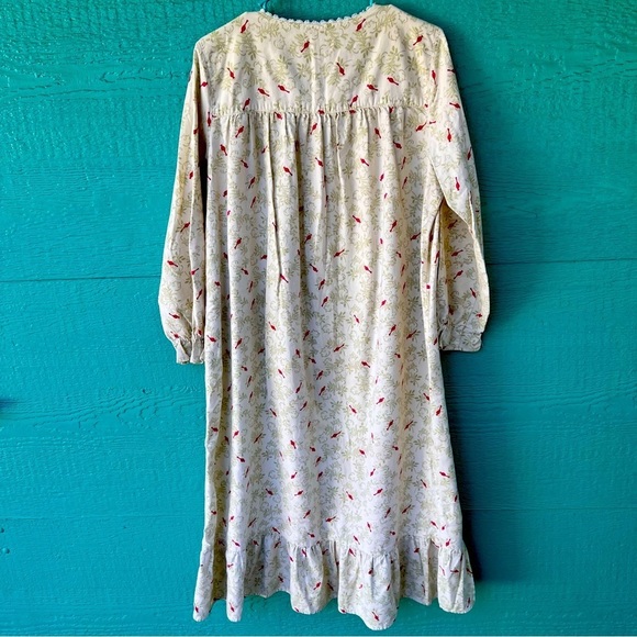 LAURA SCOTT VINTAGE CARDINAL PRINT SMOCKED FLANNEL NIGHTGOWN SIZE LARGE - Picture 10 of 10